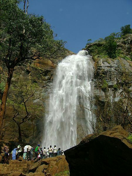 Agaya Gangai Waterfalls